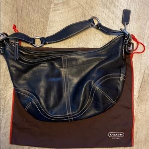Coach black all leather hobo, zipper closure